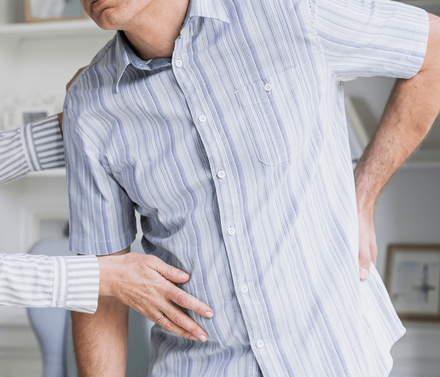 Dolor lumbar en oficina: guía práctica de ajustes y pausas para reducir molestias